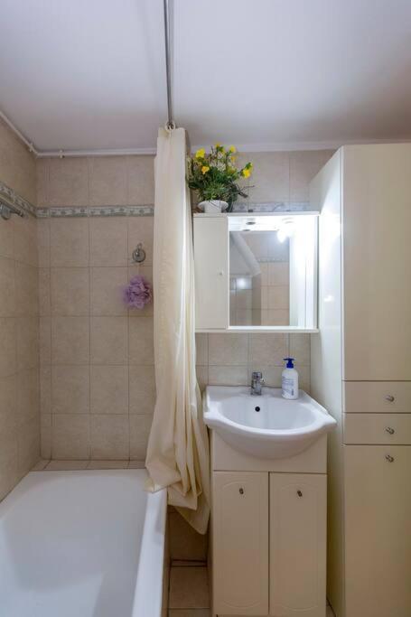 Ria'S Apartment In Corfu Town Экстерьер фото